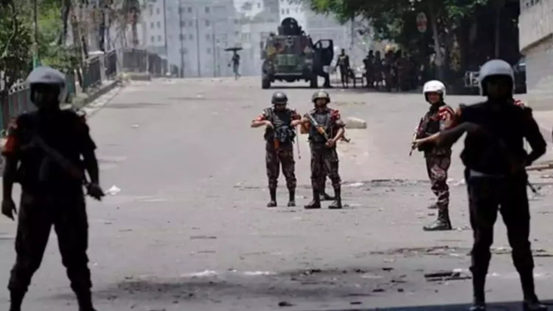 Bangladesh में कर्फ्यू बढ़ाया गया