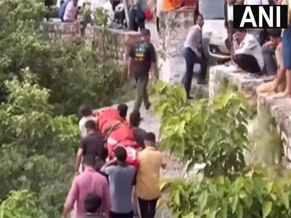 Jammu and Kashmir: रियासी में पिकअप ट्रक के सड़क से फिसलने से तीन लोगों की मौत