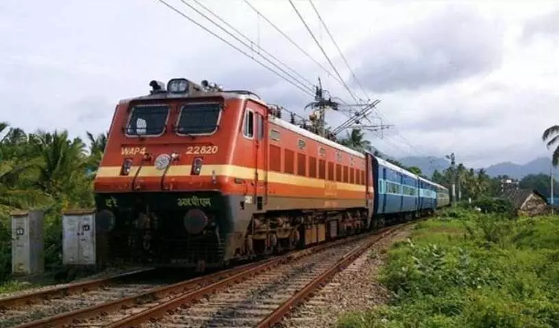 Railway कर्मचारी महासंघों ने गैर-रेलवे यूनियनों के बयानों पर कहा