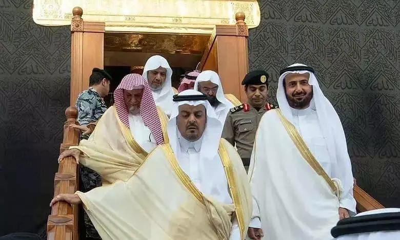 Saudi Arabia:मक्का के उप-गवर्नर ने काबा की रस्मी धुलाई का नेतृत्व किया