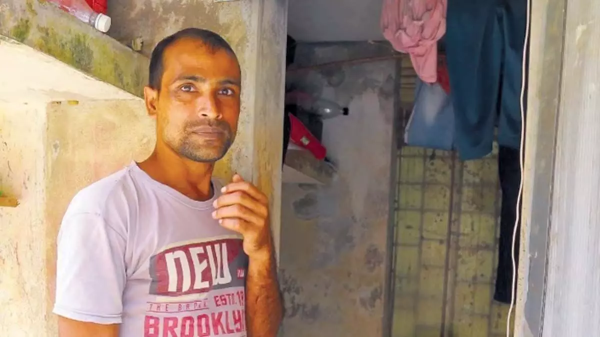 Kerala : केरल में प्रवासी मजदूर को केनेल में किराए के कमरे में रहते हुए पाया गया