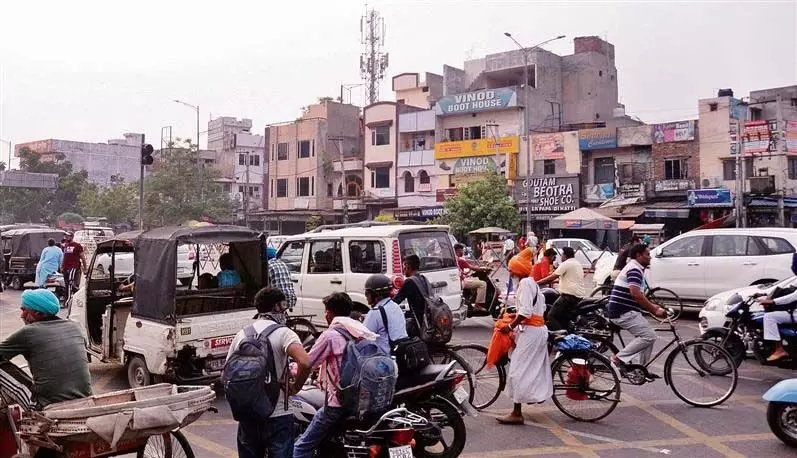 Punjab: यातायात नियमों का उल्लंघन करने वालों के लिए लेन ड्राइविंग नहीं हैं सही