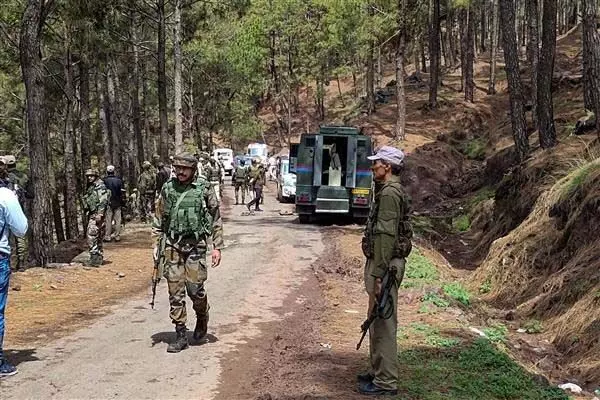 J&K News: राजौरी में सेना की चौकी पर आतंकी हमला नाकाम
