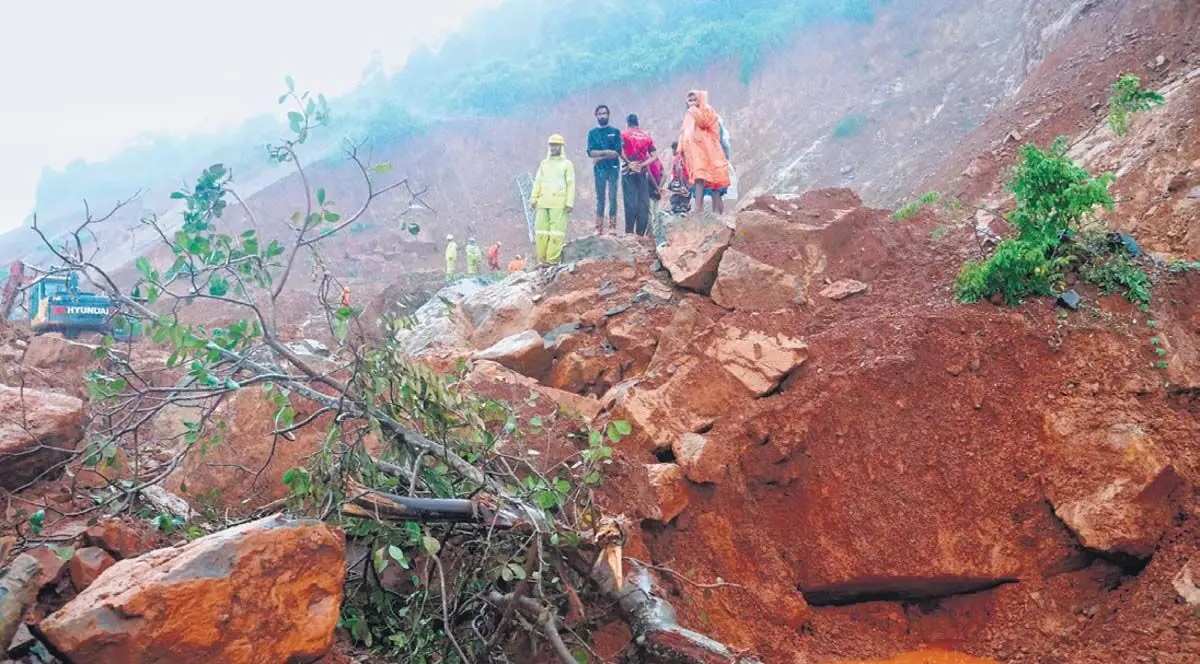 Shirur Landslide : अंकोला में तलाशी अभियान चलाने के लिए सेना की टीम