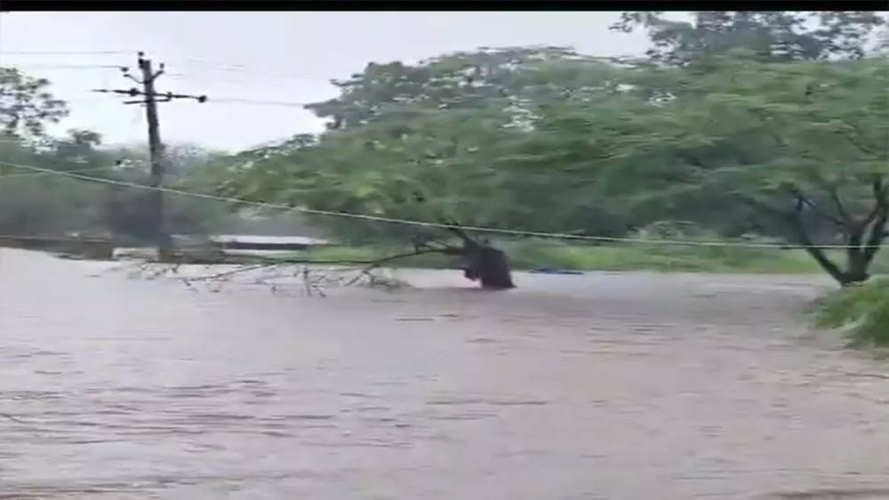Gujarat : जूनागढ़ के केशोद के शेरगढ़ में एक घंटे में 5 इंच बारिश हुई, जिससे तबाही मच गई