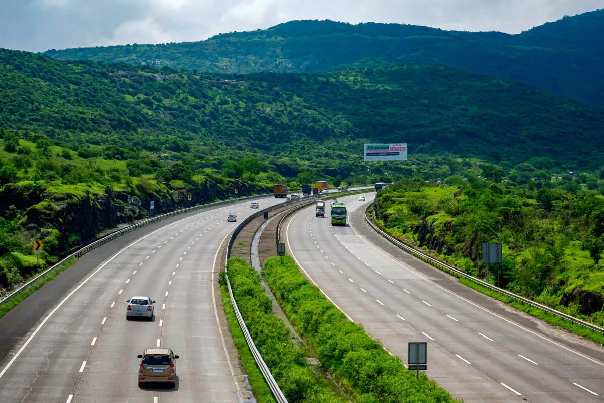 MoRTH ने देश भर में 100 km दूरी के भीतर राजमार्ग बनाने की योजना