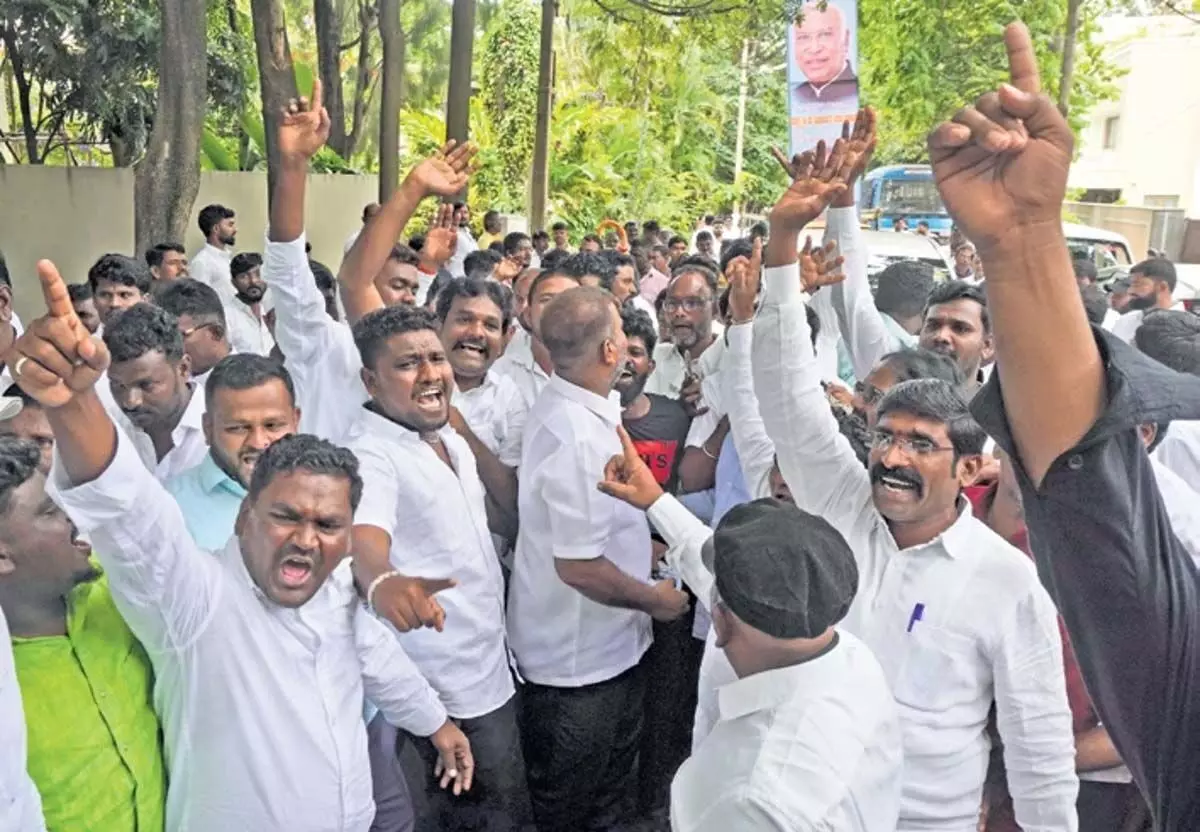 Karnataka : जन्मदिन की बधाई, समर्थक चाहते हैं कि खड़गे कर्नाटक के सीएम बनें
