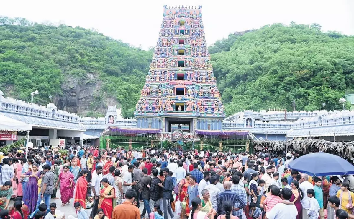 Andhra : शाकम्बरी देवी उत्सव का समापन, पुजारियों ने पूर्णाहुत और अन्य पारंपरिक अनुष्ठान किए