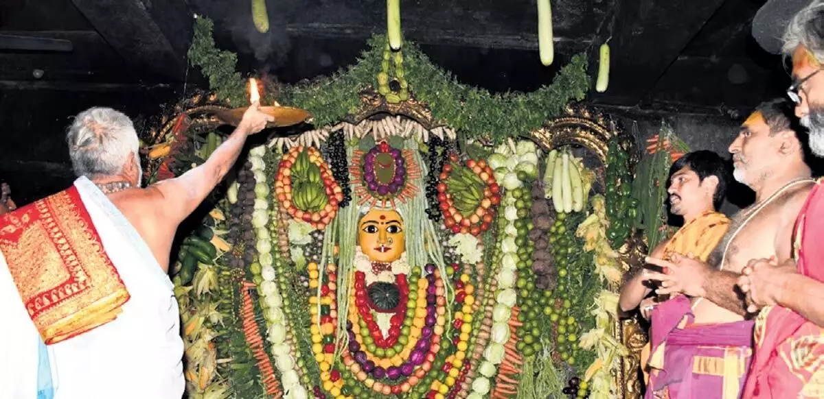 Telangana के हनमकोंडा जिले के भद्रकाली मंदिर में शाखंभरी उत्सव मनाया