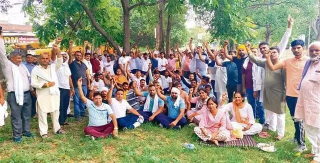 Haryana : मुख्यमंत्री नायब सैनी से मिलने से लिपिक कर्मचारियों को रोका गया