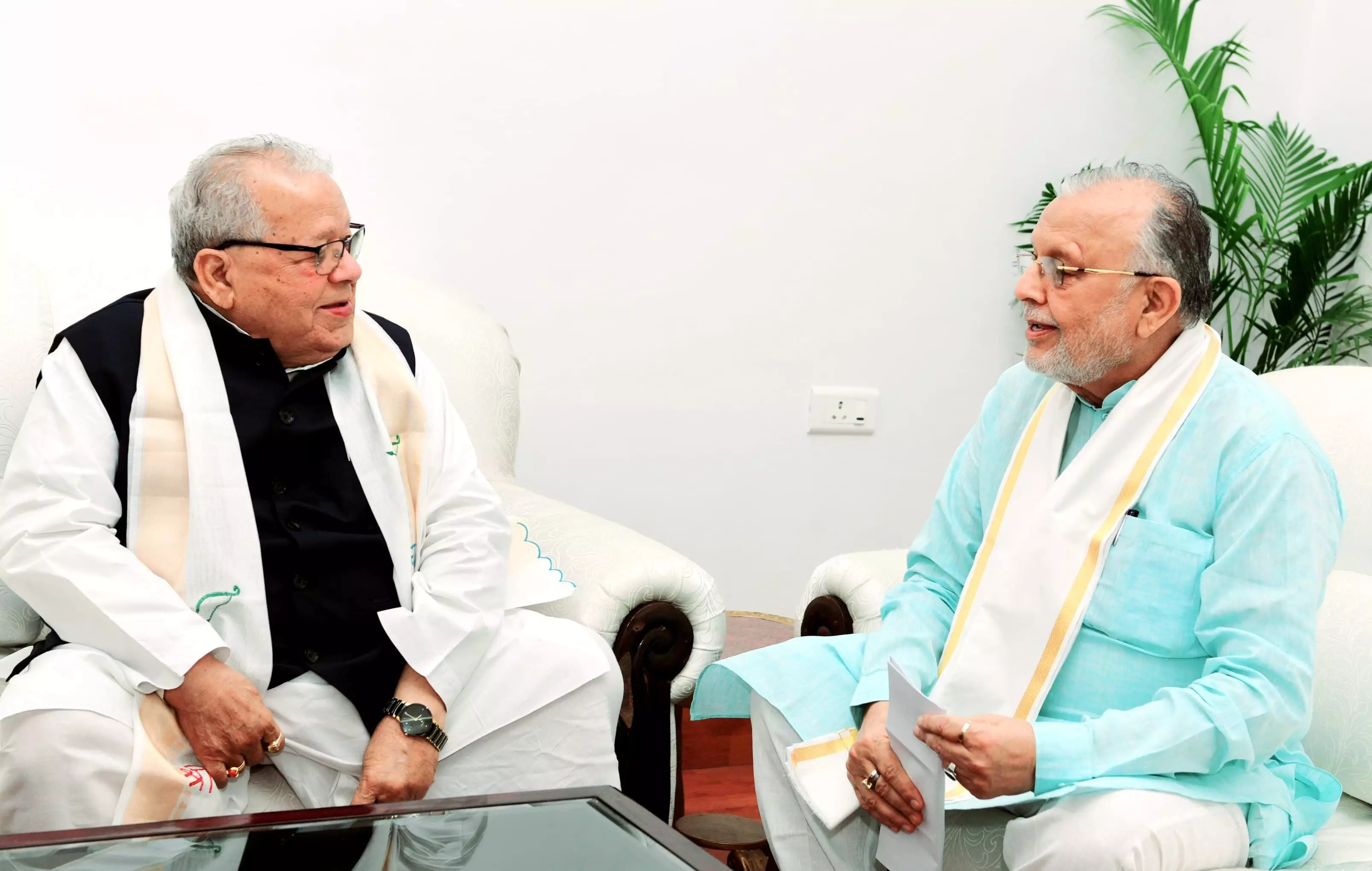 Jaipur : राज्यपाल से उत्तर प्रदेश के वित्त मंत्री खन्ना ने मुलाकात की