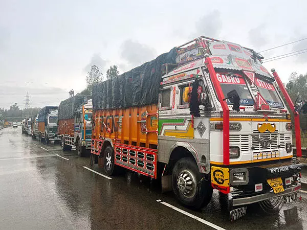Karnataka: भूस्खलन प्रभावित उत्तर कन्नड़ में 8 दिनों से फंसे ट्रक चालकों ने रास्ता मांगा