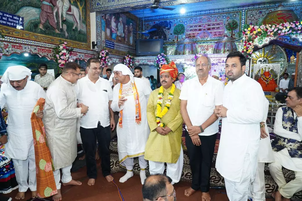Guru Purnima पर MP बृजमोहन अग्रवाल ने संत युधिष्ठिर लाल से लिया आशीर्वाद
