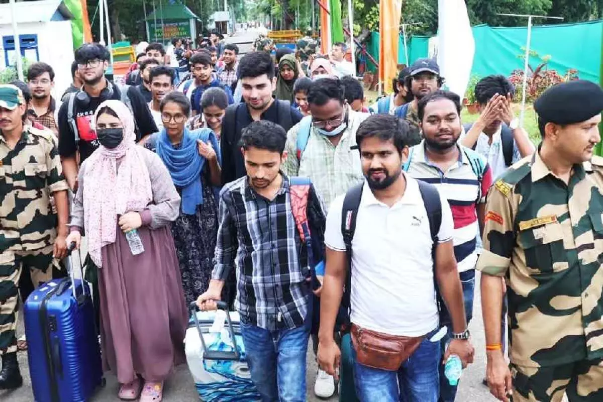 Assam : बांग्लादेश में नौकरी कोटा संकट के बीच करीब 120 छात्र घर लौटे