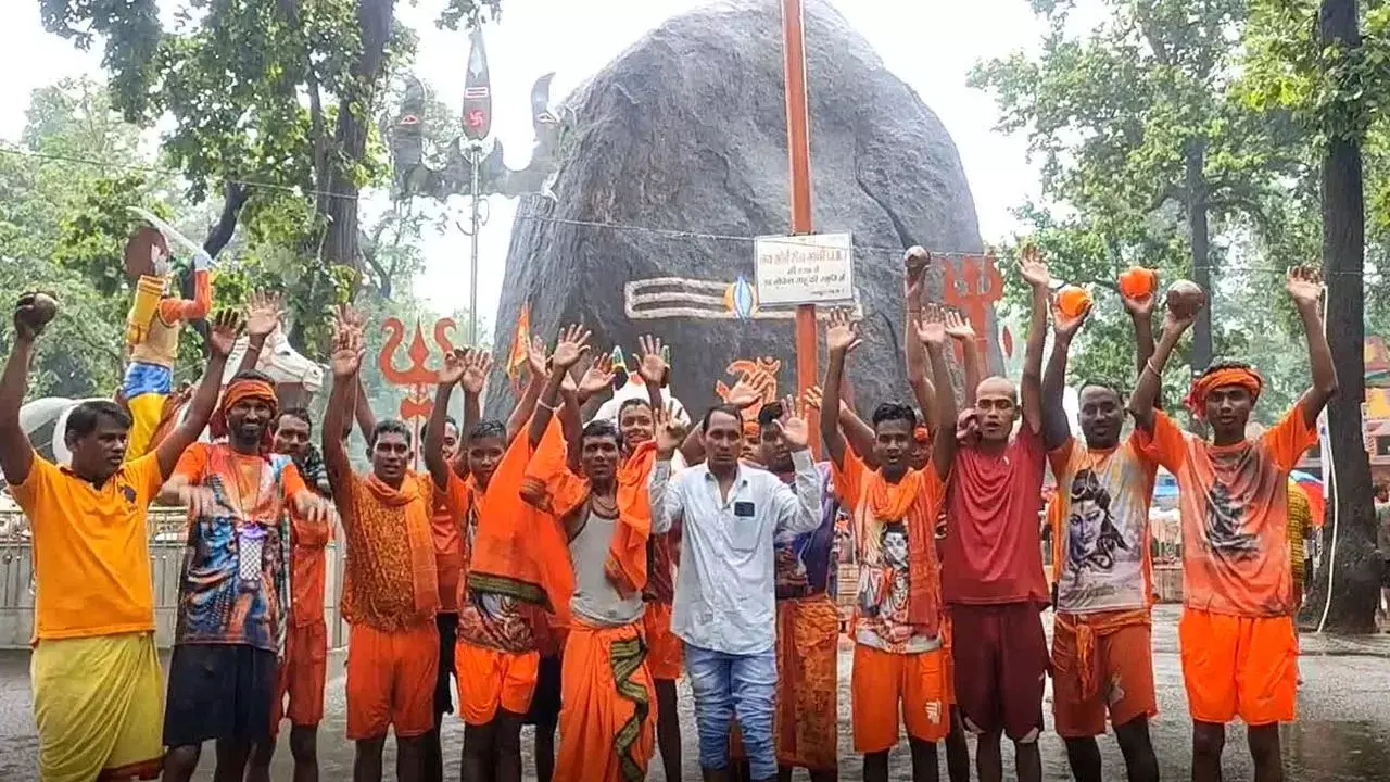 Chhattisgarh: भूतेश्वरनाथ में हजारों शिव भक्तों की उमड़ी भीड़