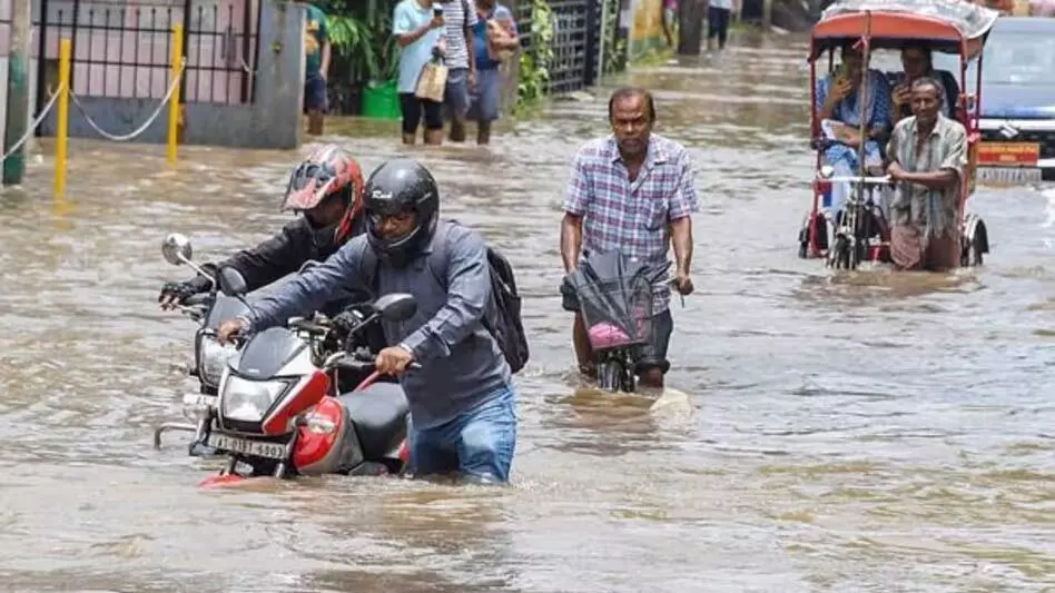 Assam में बाढ़ प्रभावित आबादी घटकर 95,000 हुई