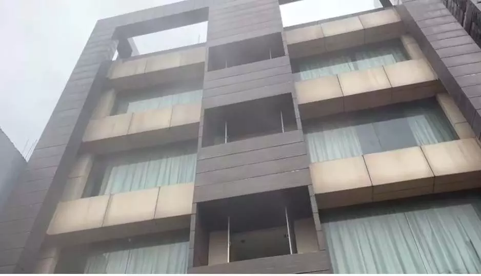 CG BREAKING: आग की चपेट में चार मंजिला होटल, मचा हड़कंप