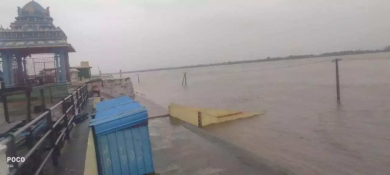 Godavari बाढ़ भद्राचलम में दूसरे चेतावनी स्तर पर है