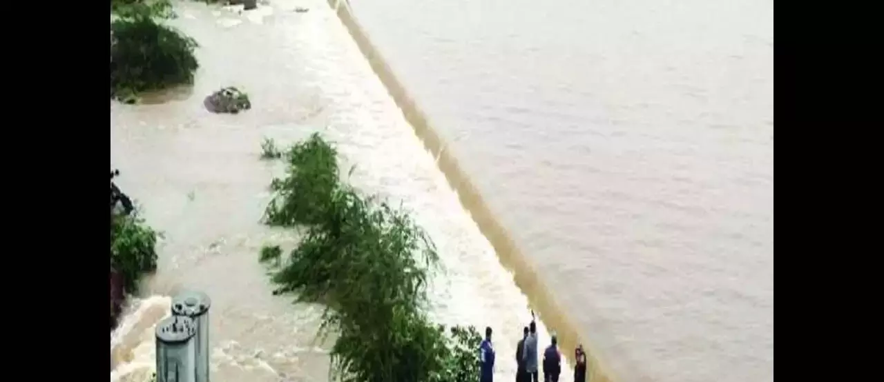 Hubli city और आसपास के गांवों में लगातार बारिश से बाढ़ की स्थिति