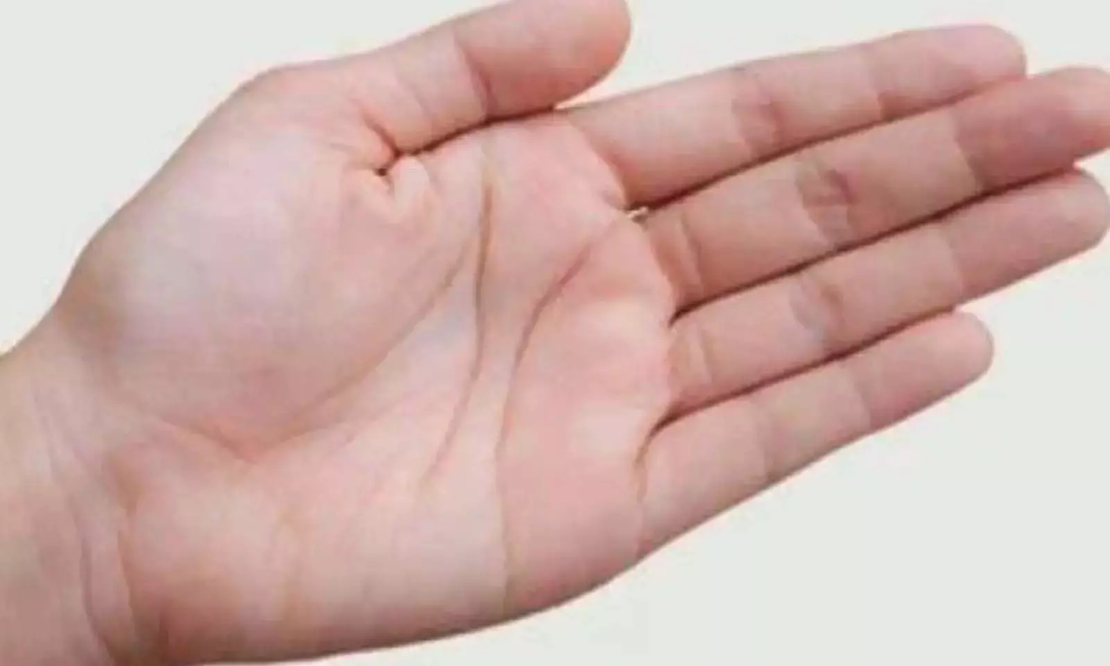 Palmistry: हथेली की यह रेखा देखकर जाने कितना है भाग्‍यशाली