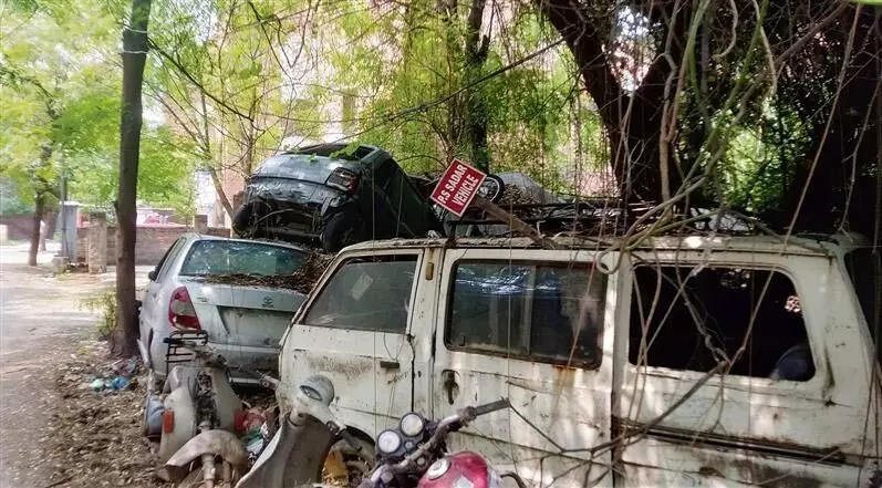 AMRITSAR: पुलिस कॉलोनी बनी केस प्रॉपर्टी वाहनों का कब्रिस्तान