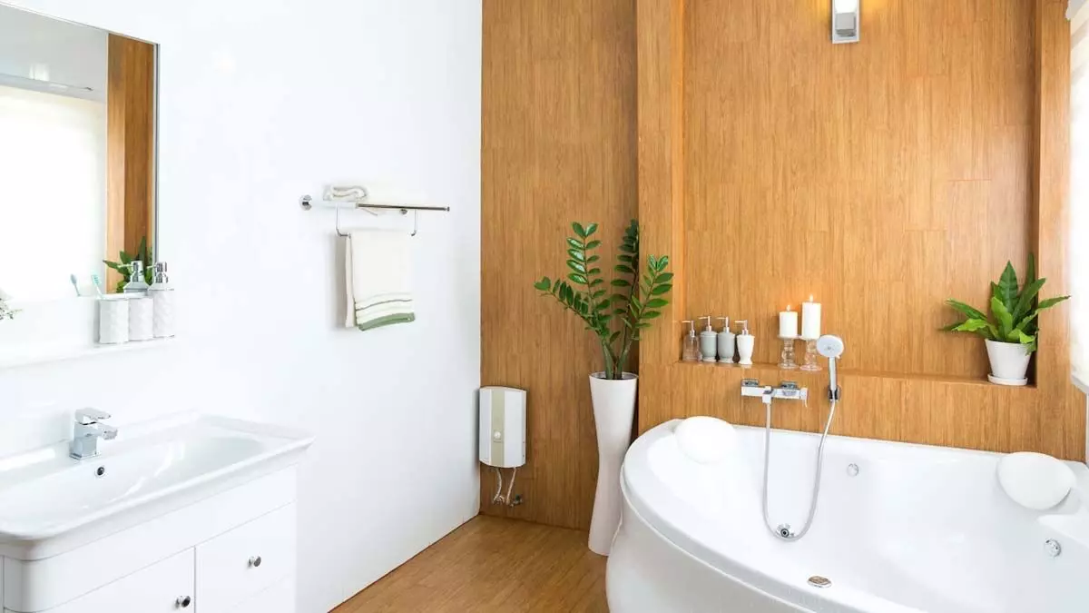 Home Tips: Bathroom को ठंडा रखने के लिए आजमाएं ये बेहतरीन तरीकें