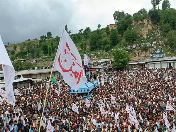 Pakistan: बन्नू में धरना जारी, स्थानीय लोग सैन्य अभियान के खिलाफ डटे