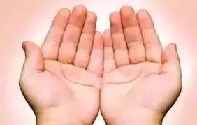 Palmistry: उंगलियों के झुकाव से जानें व्यक्ति का स्वभाव