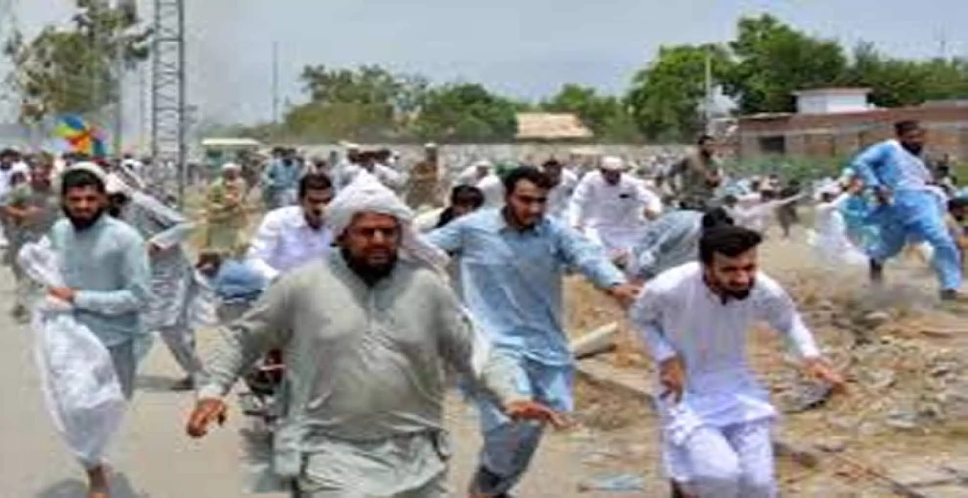 Pakistan में सेना के विरोध में उतरी जनता