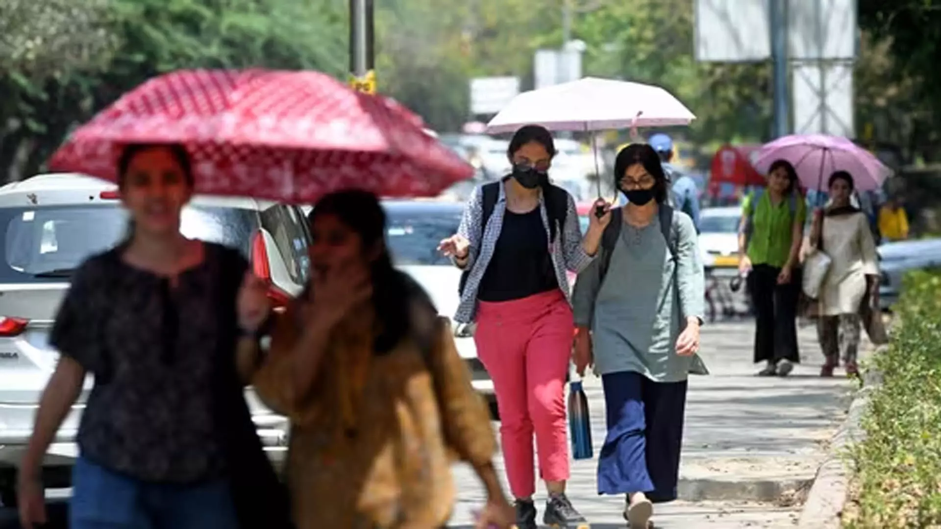 Dehli: दिल्ली में मौसम 29.05 °C पर गर्म शुरुआत