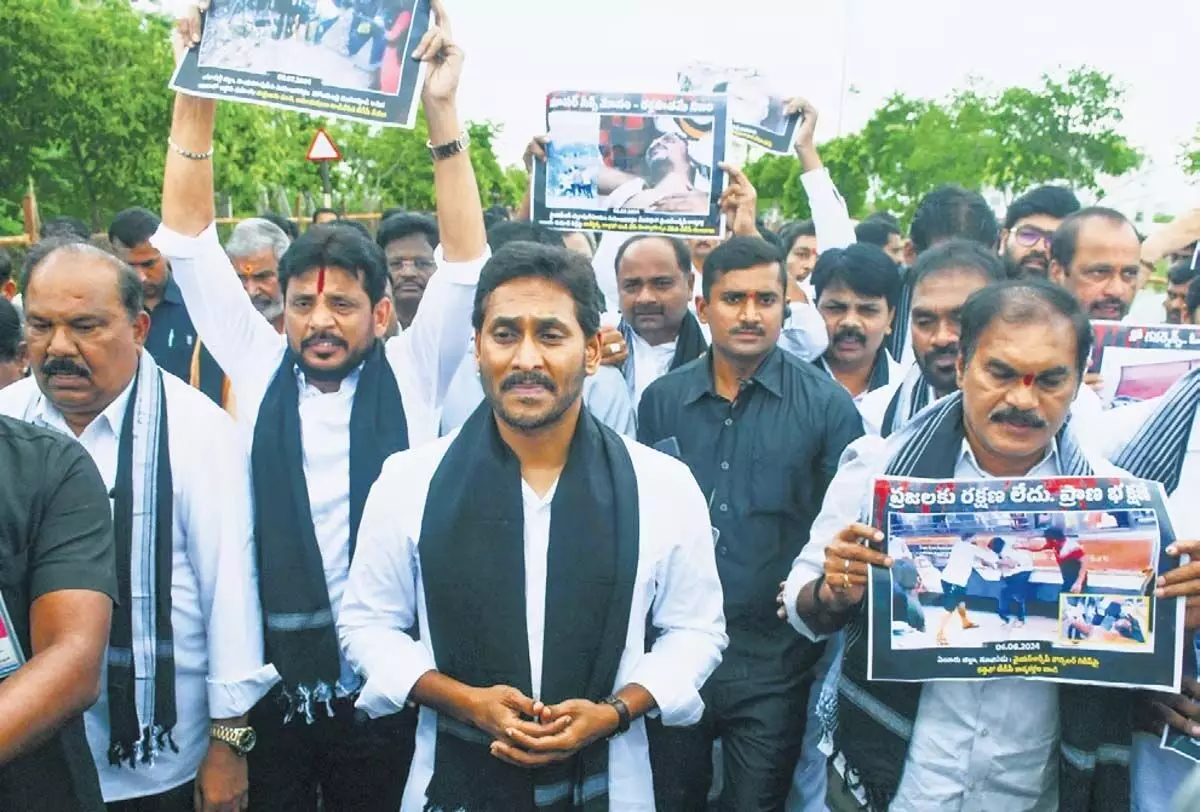 Andhra : वाईएसआरसी ने विधानसभा से वॉकआउट किया, आंध्र के पूर्व सीएम जगन ने विपक्ष का दर्जा मांगा