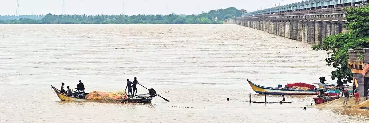 Andhra : आंध्र के डोवलेश्वरम बैराज में दूसरी बाढ़ की चेतावनी संभव