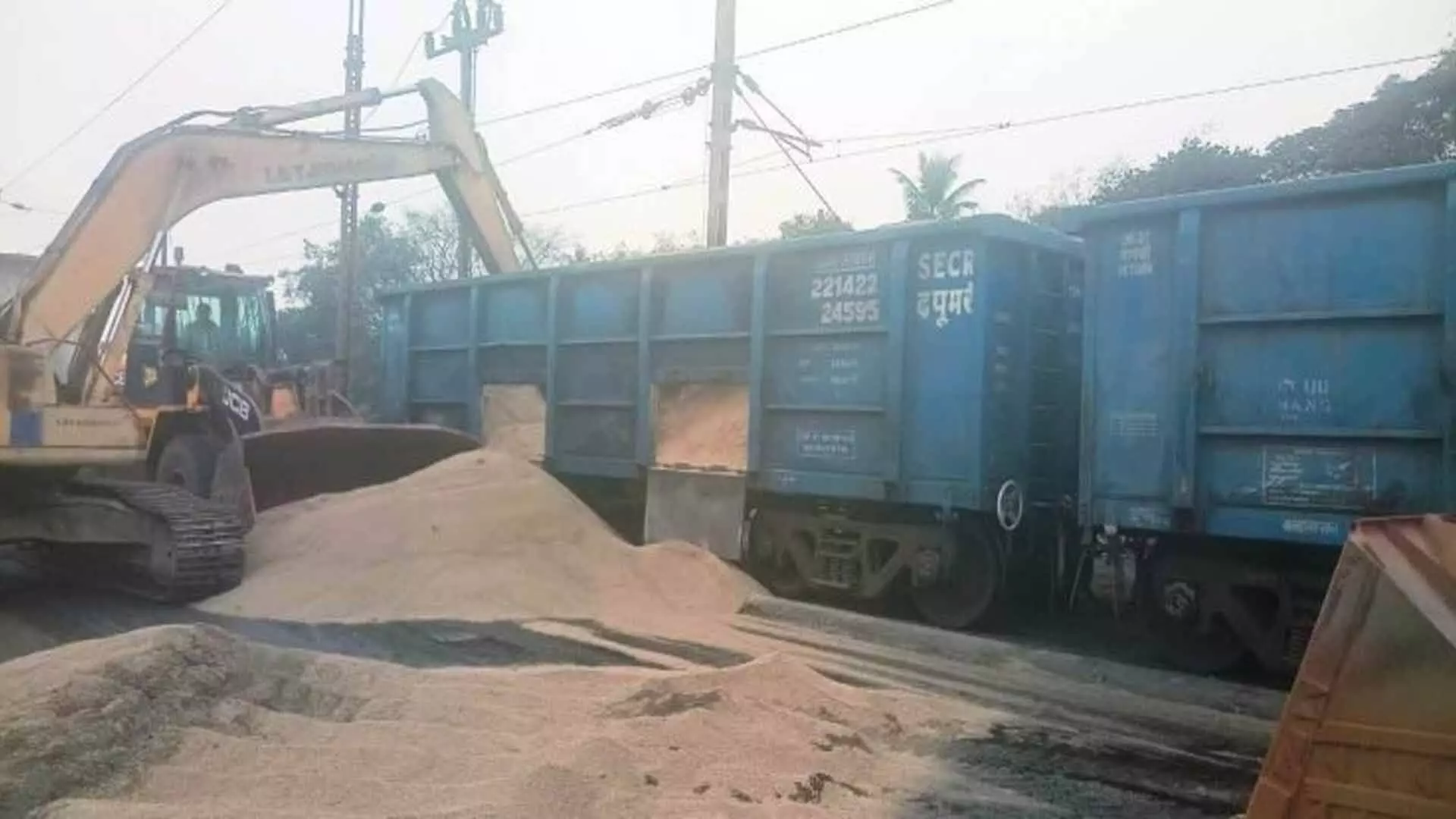 Odisha News: रेलवे साइडिंग से निकल रही है जानलेवा धूल