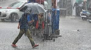 Weather: आज भारी बारिश का अलर्ट, तीन जिलों में बंद रहेंगे स्कूल