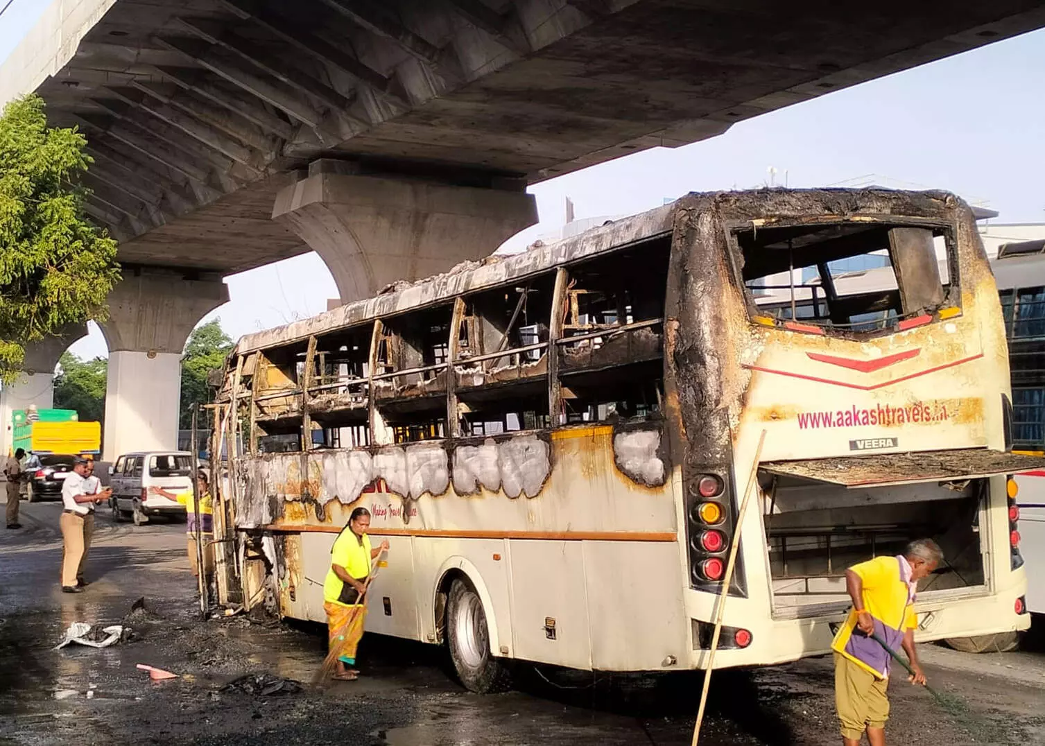 Coimbatore में बस में आग लगी, यात्री सुरक्षित बचे