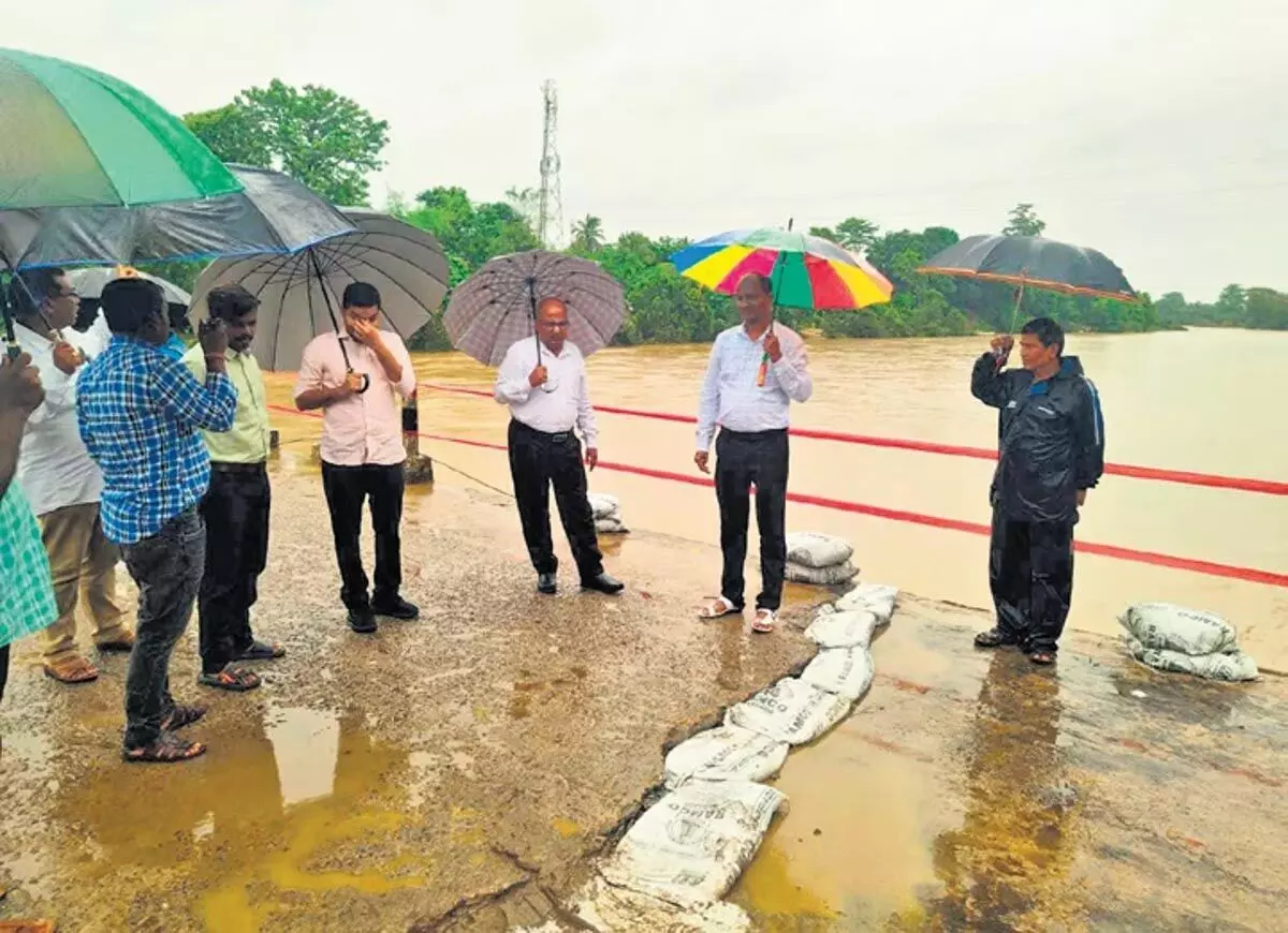 Odisha में भारी बारिश के कारण एनएच-326 से संपर्क टूटा