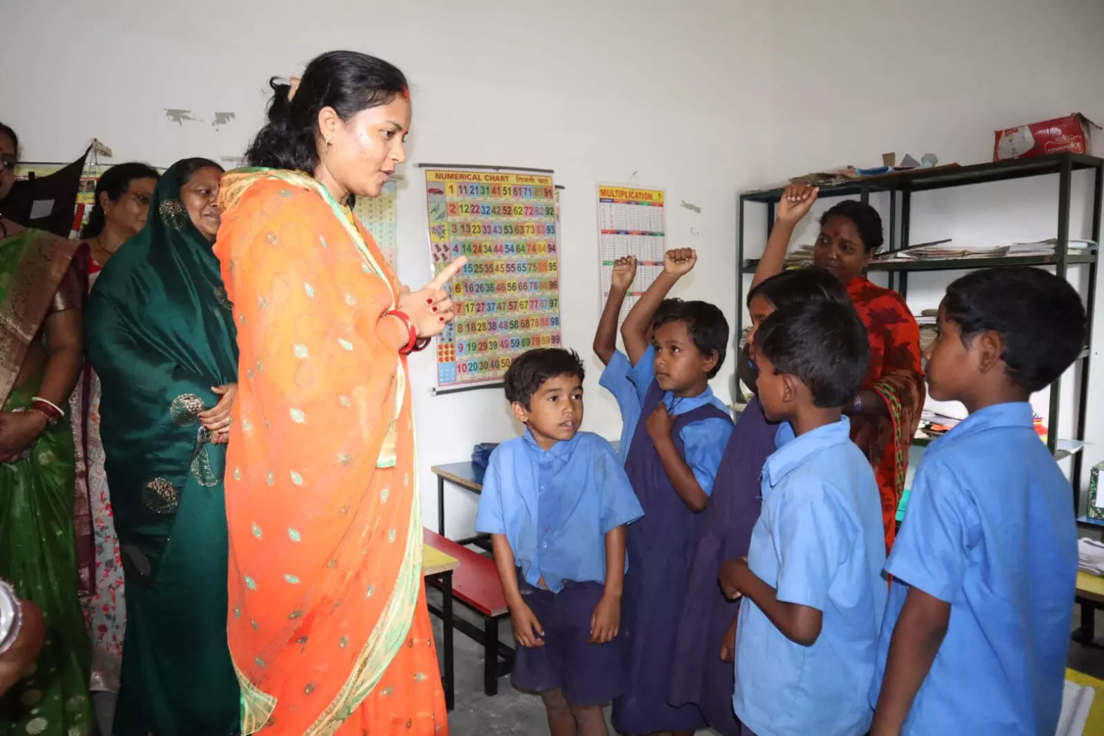 मंत्री Laxmi राजवाड़े ने बच्चों से पूछा गिनती और पहाड़ा