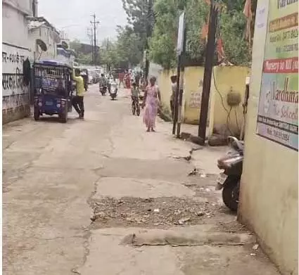 Raipur: हादसे का शिकार हो रहे अयोध्या नगर के रहवासी, सड़क निर्माण अधूरा