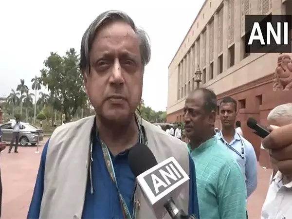 Shashi Tharoor ने बजट को निराशाजनक बताया, एंजल टैक्स खत्म करने के प्रस्ताव का स्वागत किया