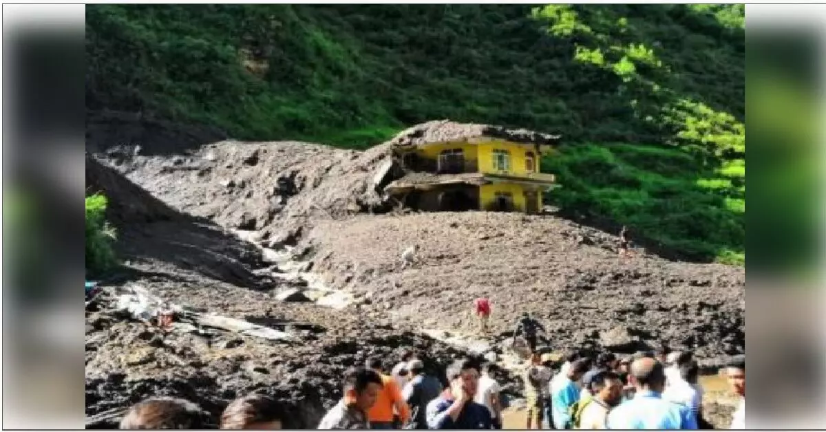 Nepal में भूस्खलन के बाद दो बसें नदी में बह गईं, 25 शव बरामद, 34 लापता