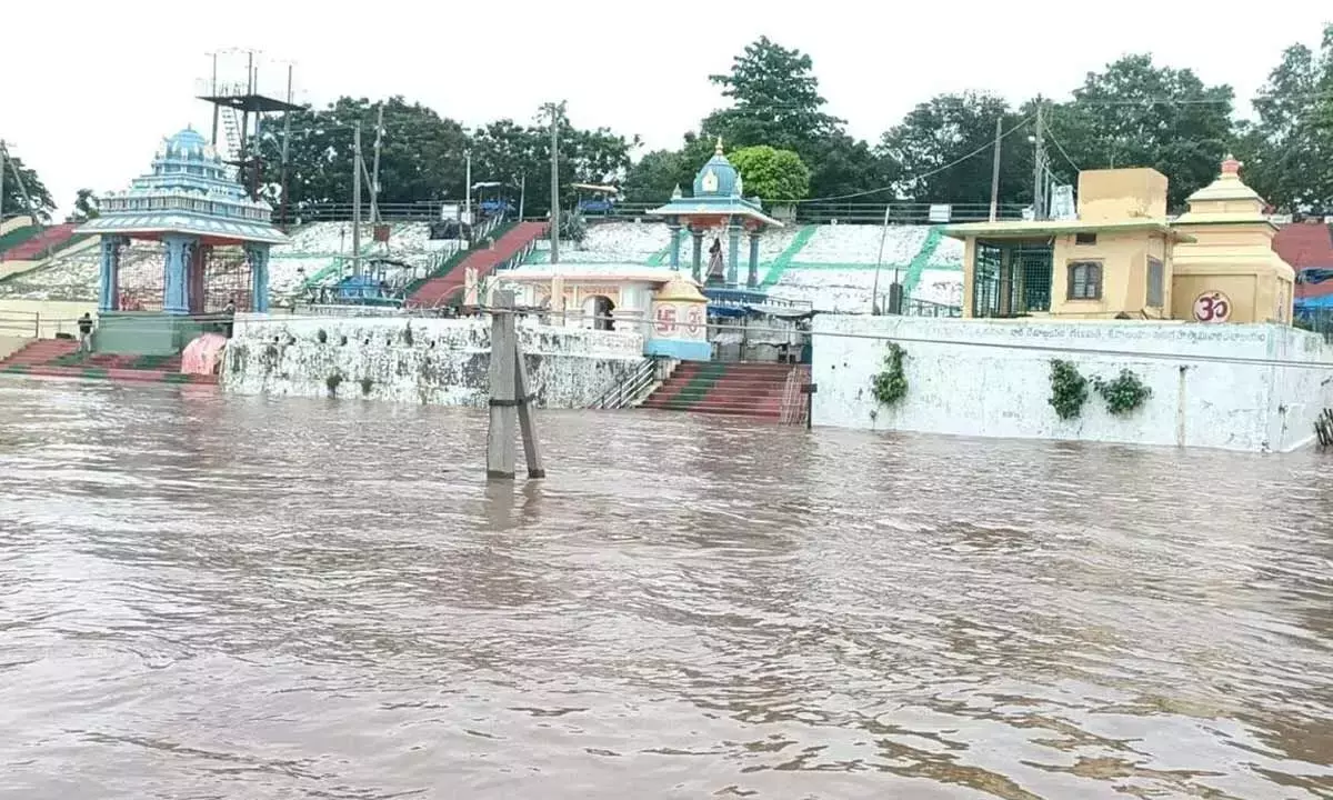 भद्राचलम में Godavari बाढ़ का निशान 51.40 फीट है