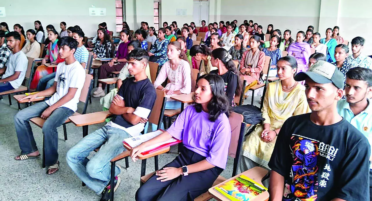 Jukhaala College में हुआ दीक्षारंभ छात्र प्रेरणा प्रोग्राम