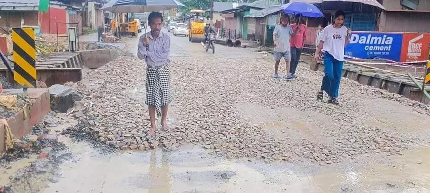 Assam : डिब्रूगढ़ में चार दिनों के बाद एनएच-37 यातायात के लिए फिर से खुला