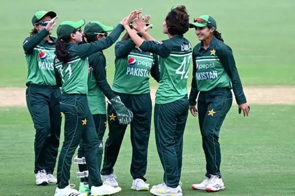 Pakistan ने यूएई को 10 विकेट से हराया