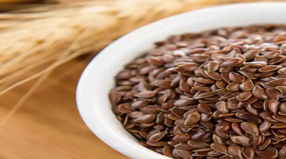 Flax Seeds के बीज खाने के 8 सिद्ध लाभ