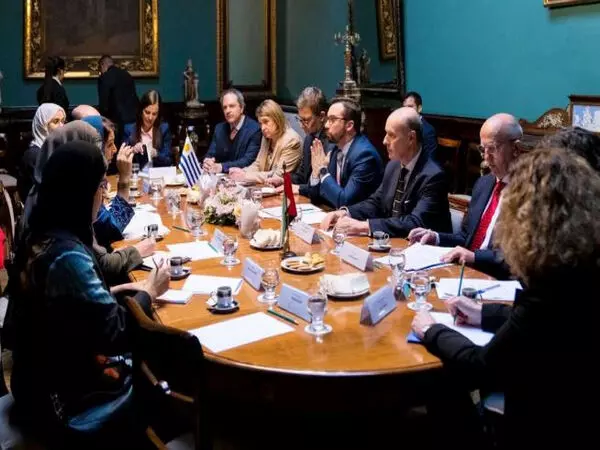 Reem Al Hashimy ने आधिकारिक यात्रा के दौरान उरुग्वे के विदेश मंत्री से मुलाकात की