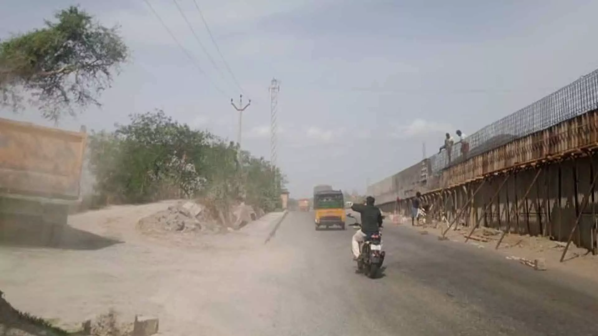 Tamil Nadu:  जिले के पडालूर और सिरुवाचूर के बीच राष्ट्रीय राजमार्ग खंड पर यात्रियों की शिकायत