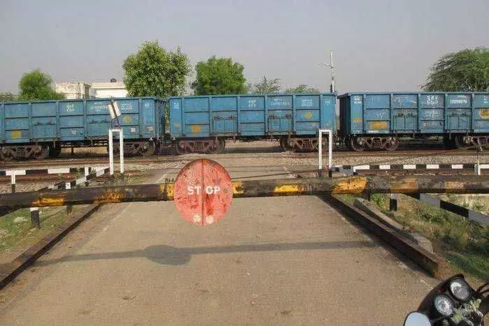 Raipur: आवागमन बंद की गई उरकुरा और कुकदा रेलवे फाटक में