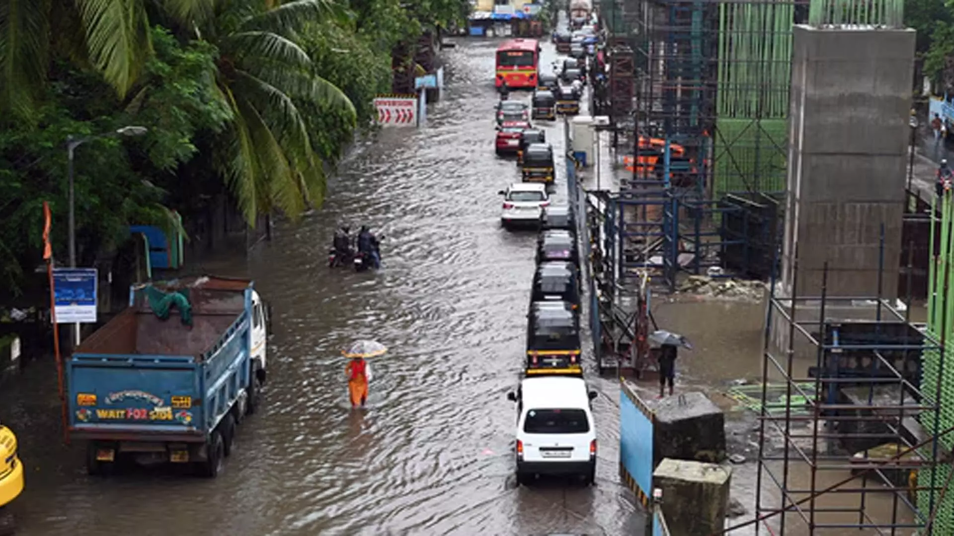 MUMBAI: मुंबई में भारी बारिश की चेतावनी, पुलिस ने जारी की एडवाइजरी
