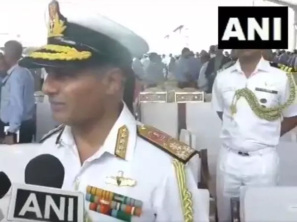 Vice Admiral Krishna Swaminathan ने कहा - नौसेना डॉकयार्ड, मुंबई में एक तरफ खड़े INS ब्रह्मपुत्र युद्धपोत से जुड़ी दुर्घटना दुखद